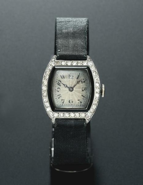 Hatot A LADY'S PLATINUM, ONYX, AND DIAMOND-SET TONNEAU WRISTWATCH CIRCA 1920