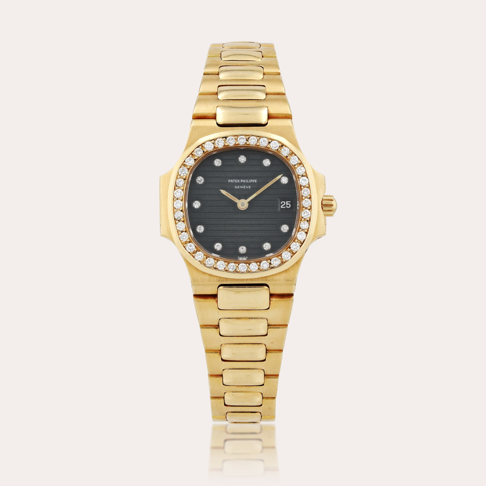 Patek Philippe'Mini' Nautilus, reference 4700/3 Montre bracelet en or jaune sertie de diamants avec date | Yellow gold an diamond-set wristwatch with date and bracelet Vers 1981 | Circa 1981