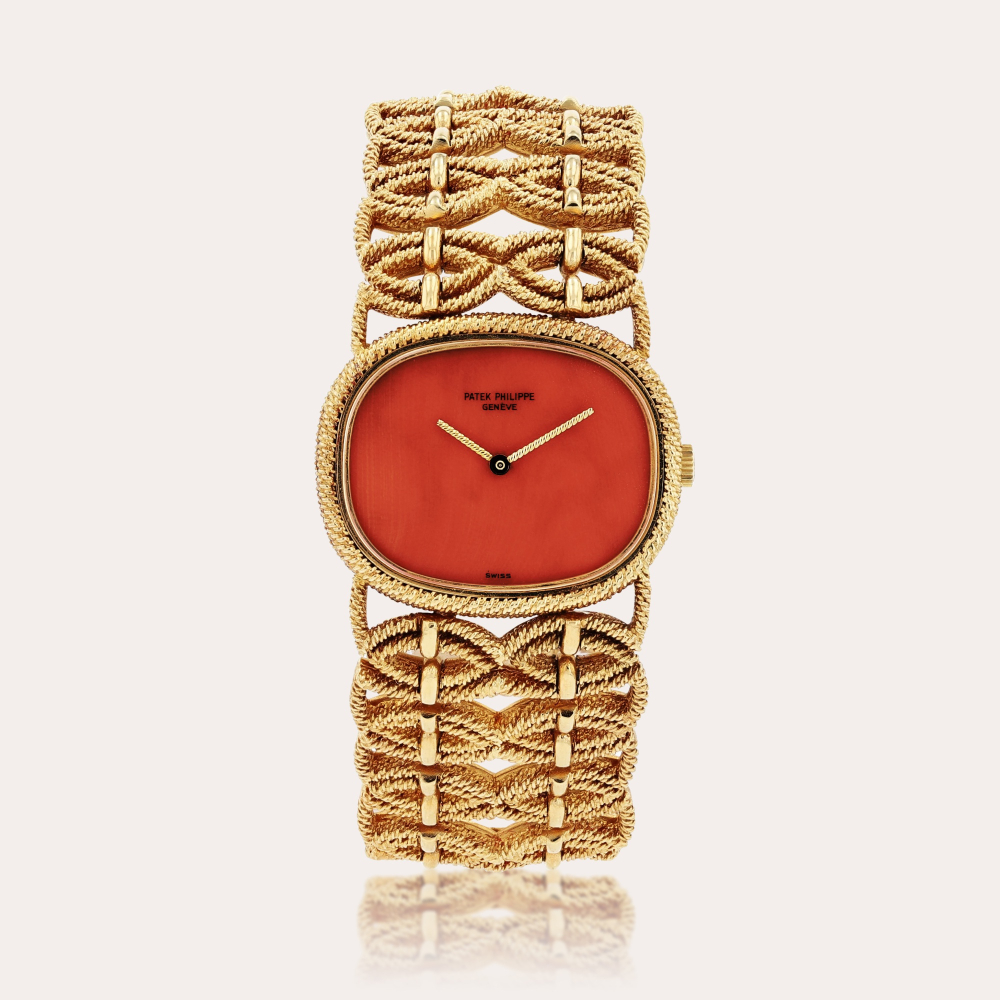 Property of the family of the original ownerPatek PhilippeReference 4267/1 Montre bracelet en or jaune avec cadran en corail | Yellow gold bracelet watch with coral dial Vers 1976 | Circa 1976