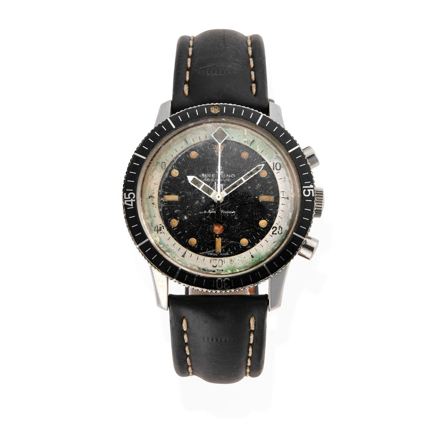 BREITLING POUR LIP SUPER OCEAN. REF. 2005. VERS 1966 Montre bracelet de plongée en acier sur cuir pour le marché français. B...