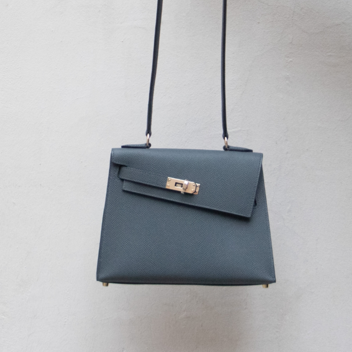 COMMENT PROTÉGER ET ENTRETENIR SON SAC EN CUIR ?